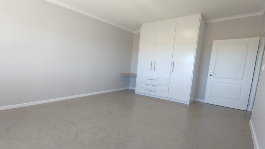 3 Bedroom Property for Sale in Hoogland Western Cape